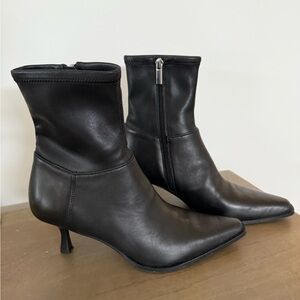 {Steve Madden} Stasia Black Pointed-Toe Ankle Booties with Kitten Heel